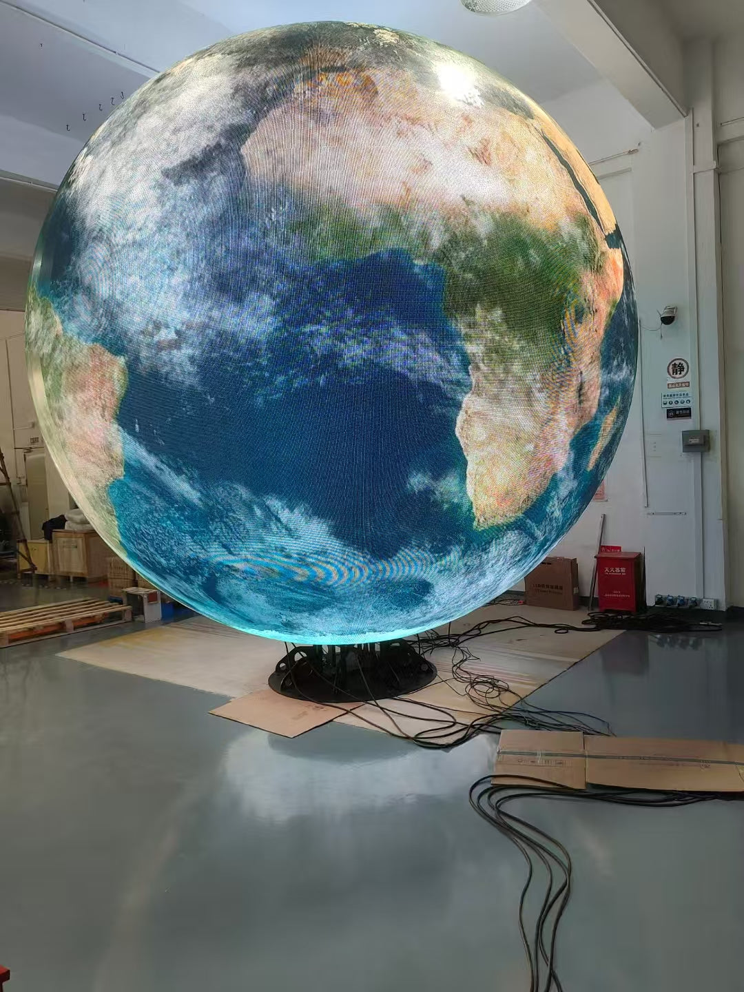 1 .8 Meters (5.9 Feet ) Diameter Indoor LED Display Sphere