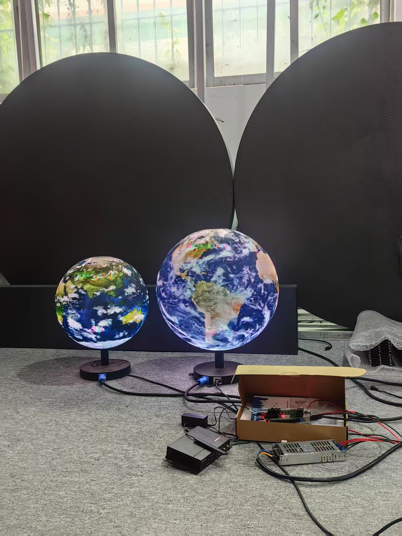 40cm (15.74'') Diameter P1.86 (1.86mm Pixel Pitch) Indoor LED display sphere