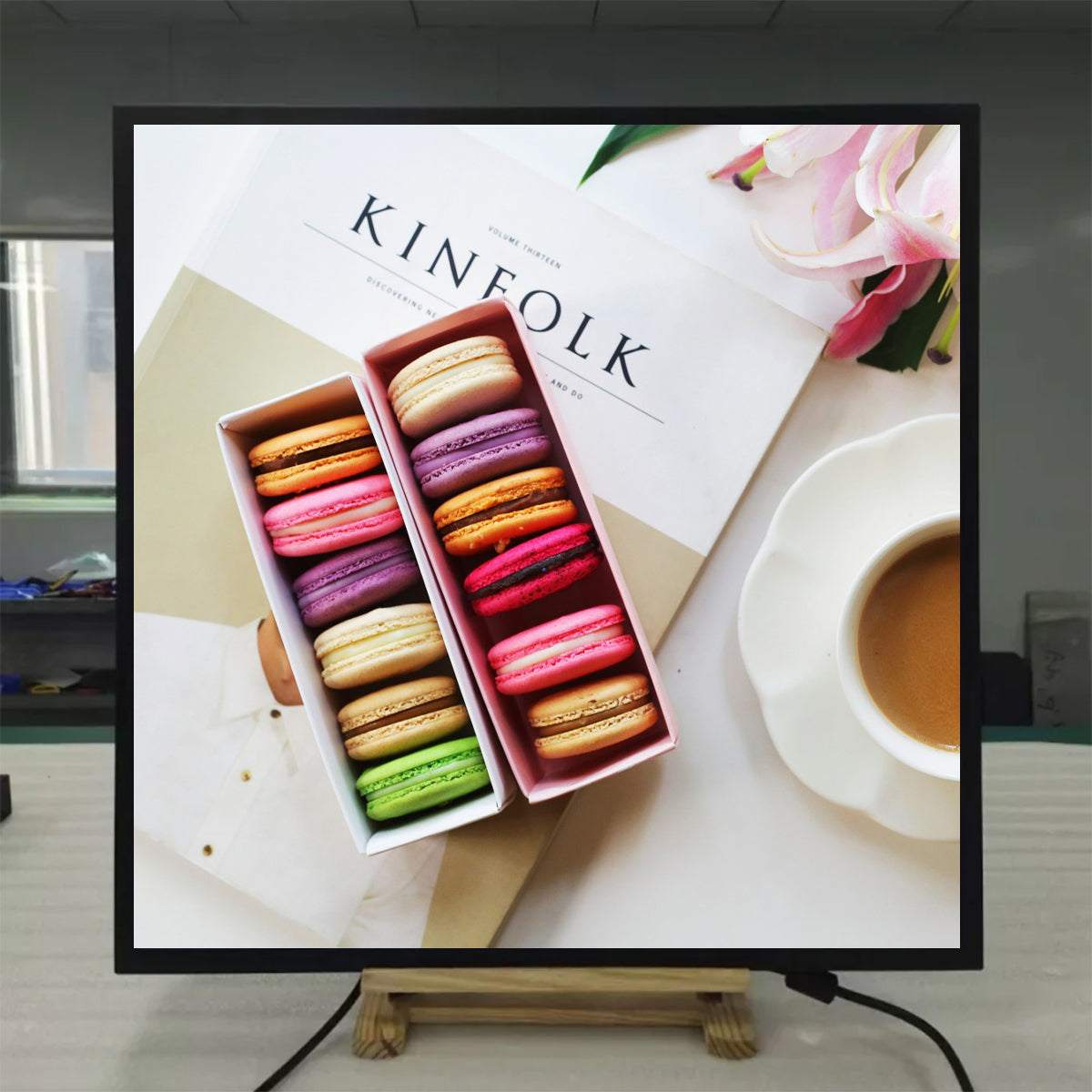 SQ Series 44.9 Inch (806.4×806.4mm Viewable) 1:1 Large Square LCD Display Screen, Cloud / APP / USB Disk